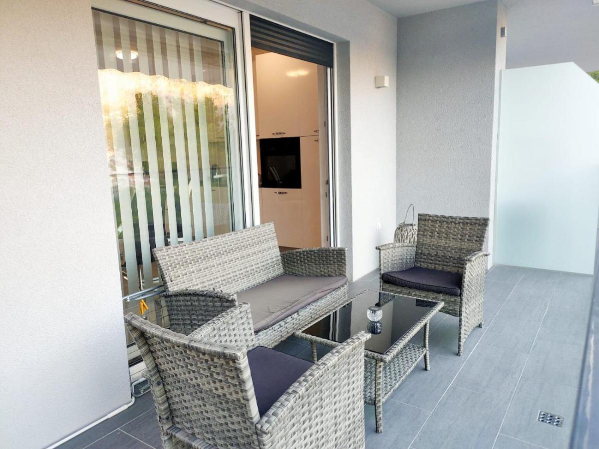 Elin Apartment *