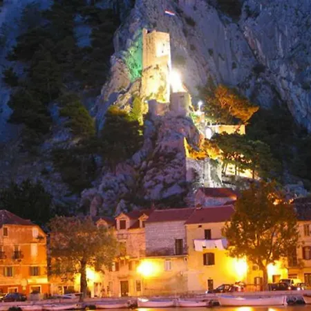 Apartmani Elin Omis Exterior photo