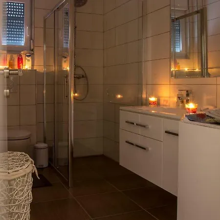 Apartmani Elin Omis Exterior photo